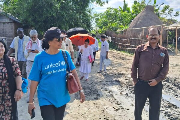 UNICEF Visits Boat Clinic