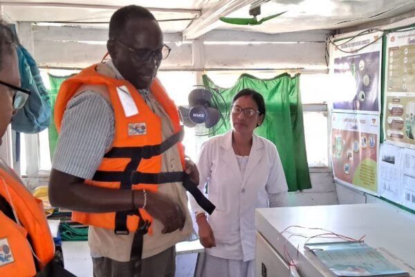 UNICEF Visits Boat Clinic