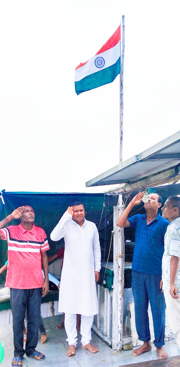 Dibrugarh Boat Clinic team saluting the Tri colour